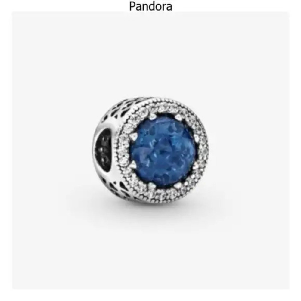 Pandora sparkling dark blue charm